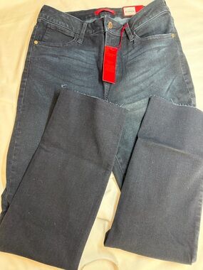 Jennifer Lopez Women's Straight Leg Jeans in Dark Navy